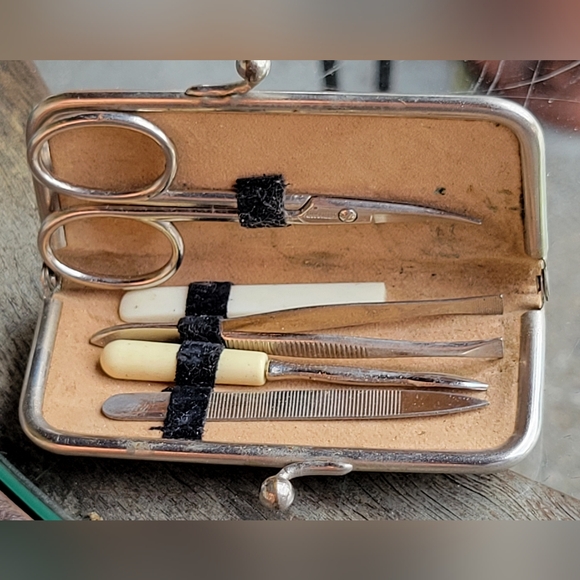 Vintage manicure set in tiny brocade purse, made Germany. - Picture 5 of 5